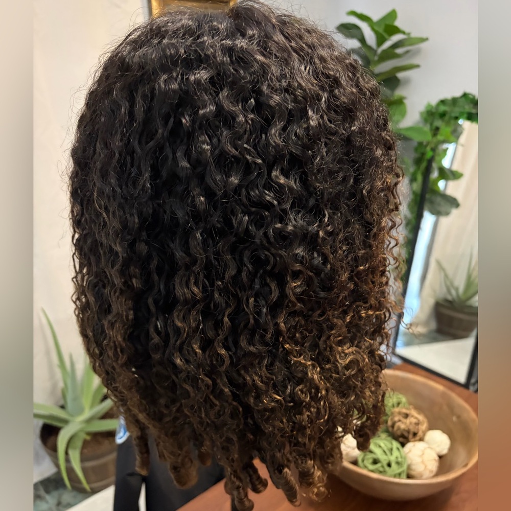UNice 7x5 Bye-Bye Slip Glueless Curly Texture Ombré 20” - Picture 4 of 13